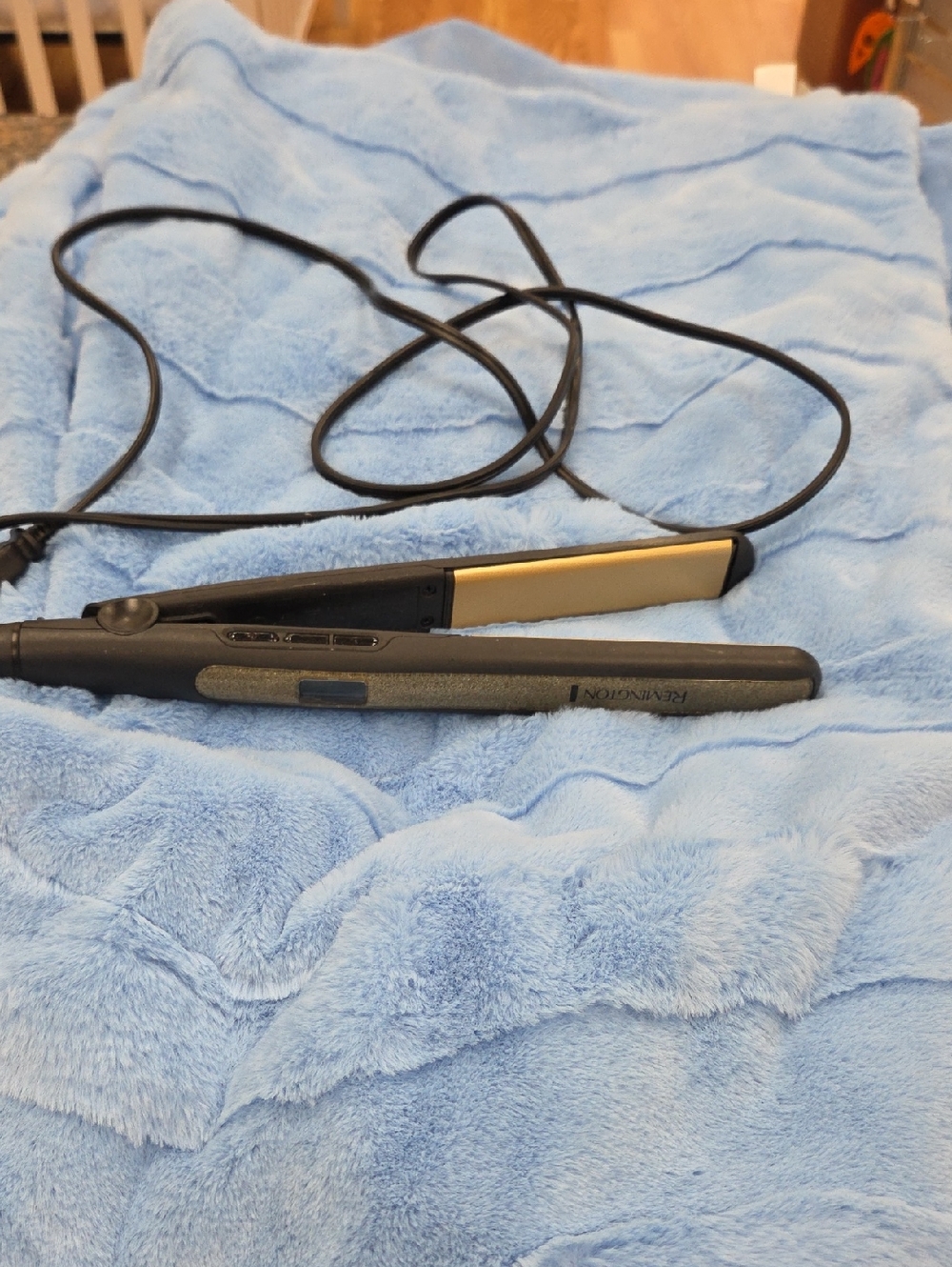 Remington S6501 Black Hair Straightener with Gold Plates